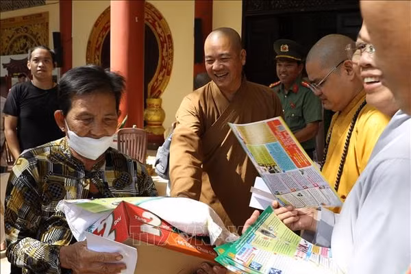 Lan tỏa nghĩa tình mô hình 'Ba đồng hành cùng đồng bào các tôn giáo'