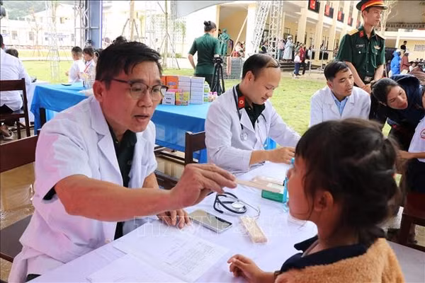 Đà Nẵng tổ chức 'Vầng trăng chiến sĩ' Trung thu cho trẻ em vùng cao