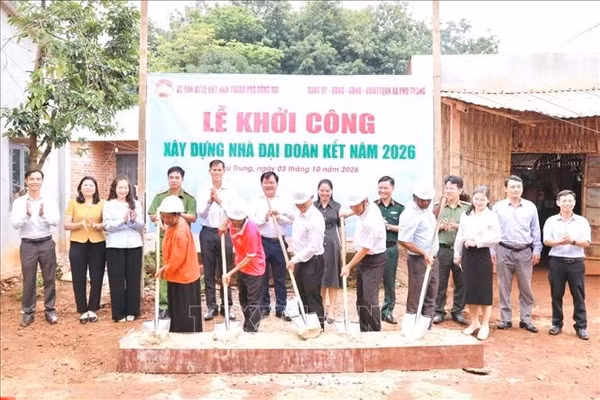 Xây dựng nhà Đại đoàn kết cho hộ khó khăn ở vùng đồng bào dân tộc thiểu số