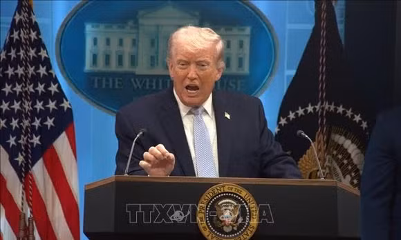 Tổng thống Mỹ Donald Trump trong cuộc họp báo tại Nhà Trắng ngày 6/4/2026. Ảnh: THX/TTXVN