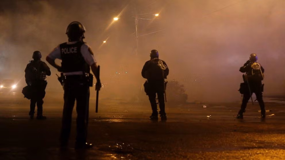 Vệ binh quốc gia đến Ferguson 'hạ nhiệt' bạo loạn ảnh 1
