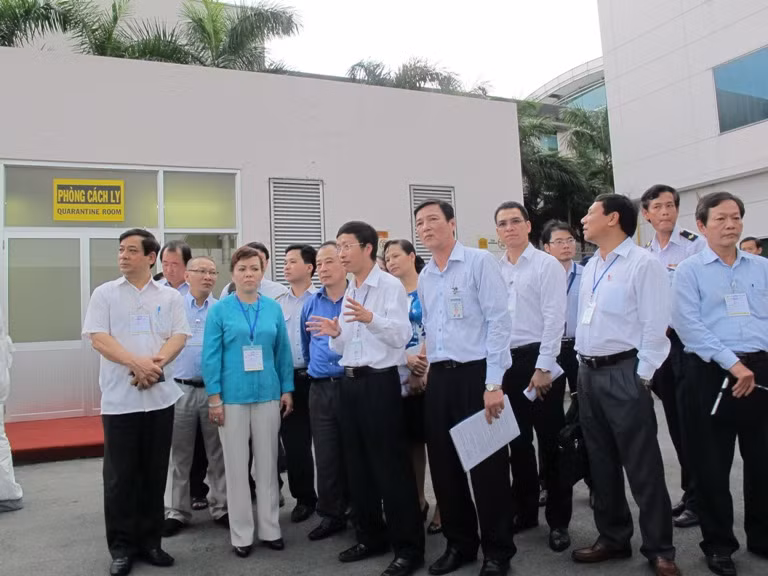 Diễn tập chống dịch Ebola tại sân bay Tân Sơn Nhất ảnh 6