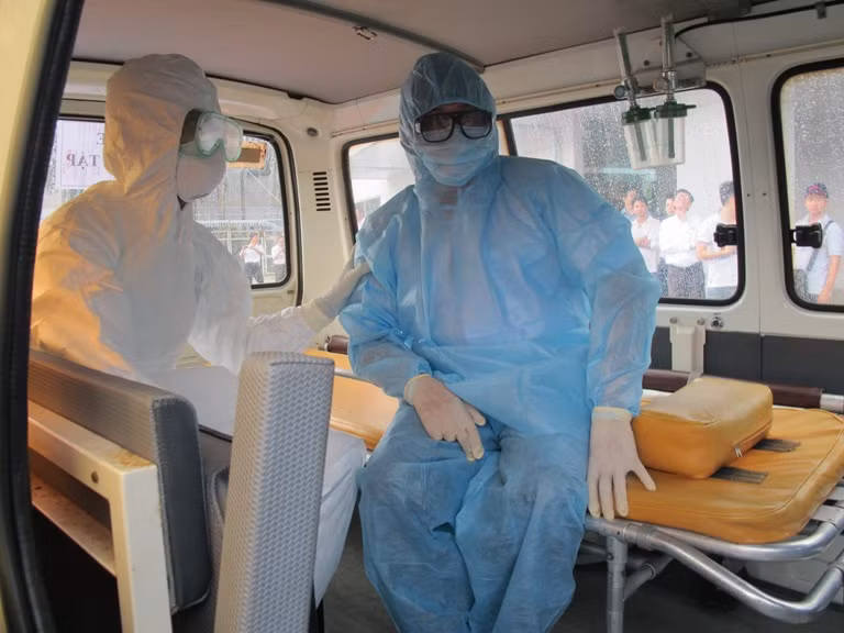 Diễn tập chống dịch Ebola tại sân bay Tân Sơn Nhất ảnh 4