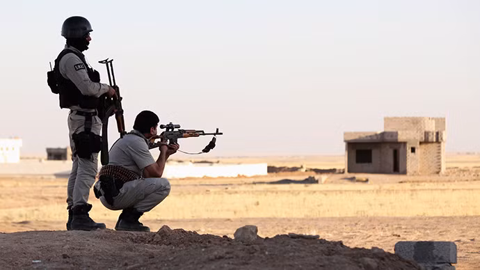 Pháp cấp vũ khí cho chiến binh người Kurd Iraq ảnh 1