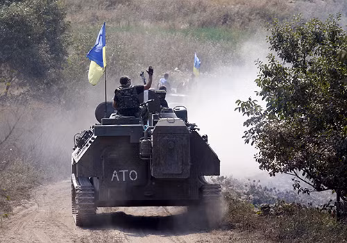 Quân đội Ukraine chiếm đầu mối xe lửa lớn nhất Donetsk ảnh 1