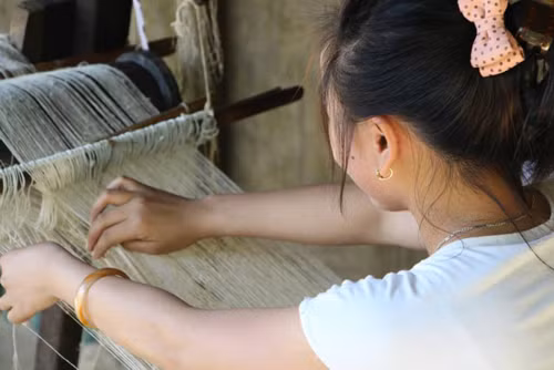 Tinh tế cùng thổ cẩm của người Mông ảnh 6