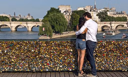 Sáng kiến cứu những cây cầu tình yêu” ở Paris ảnh 1