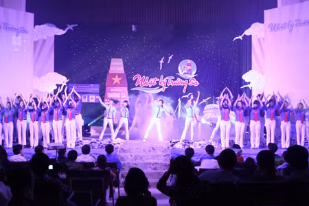 Giao lưu 'Nhật ký Trường Sa' ảnh 1
