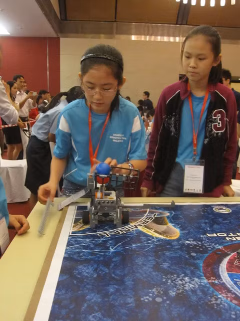 Học sinh 5 nước Đông Nam Á đấu tài tại Robotics 2012 ảnh 5