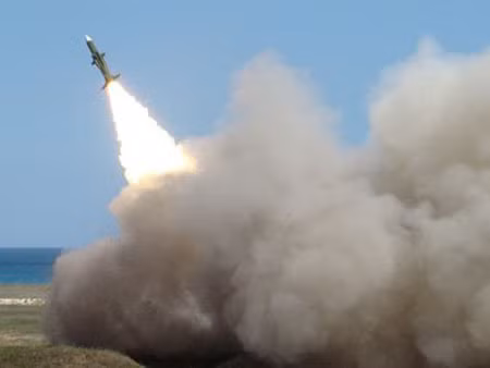 Cận cảnh kho vũ khí 'khủng' của Syria ảnh 7