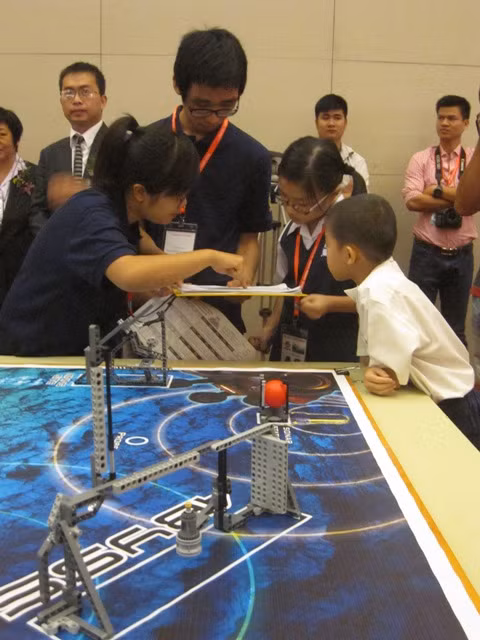 Học sinh 5 nước Đông Nam Á đấu tài tại Robotics 2012 ảnh 12