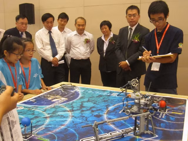 Học sinh 5 nước Đông Nam Á đấu tài tại Robotics 2012 ảnh 9