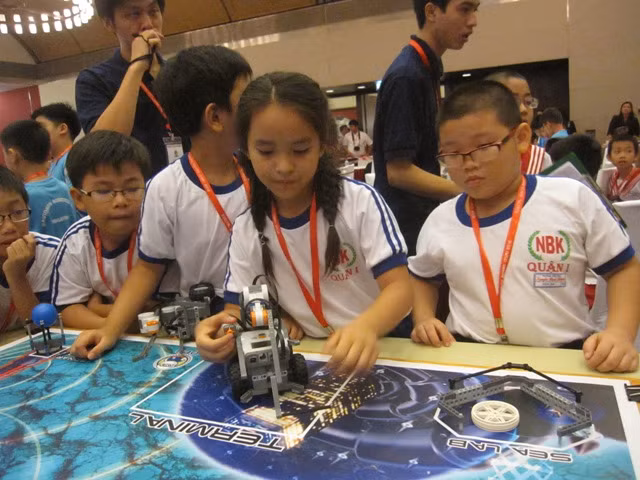 Học sinh 5 nước Đông Nam Á đấu tài tại Robotics 2012 ảnh 7