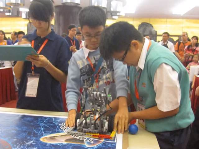 Học sinh 5 nước Đông Nam Á đấu tài tại Robotics 2012 ảnh 10