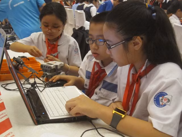 Học sinh 5 nước Đông Nam Á đấu tài tại Robotics 2012 ảnh 3