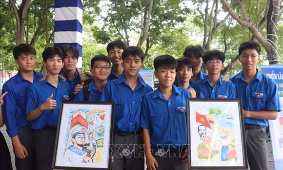 Triển lãm hơn 100 tư liệu, hình ảnh 'Hoàng Sa, Trường Sa của Việt Nam'