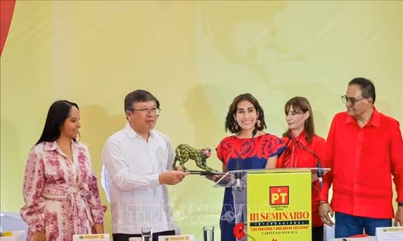 Việt Nam chia sẻ tầm nhìn phát triển, thúc đẩy hợp tác tại Mexico