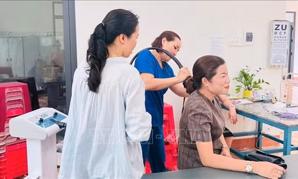 Tạo dựng mạng lưới an sinh xã hội vững chắc từ y tế cơ sở