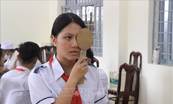 Chăm sóc sức khỏe học đường từ việc khám định kỳ miễn phí