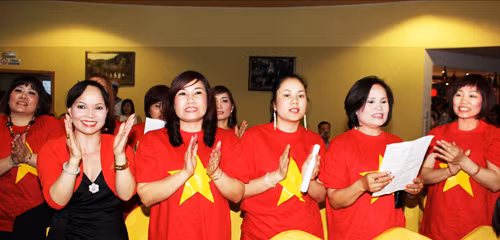 Nghệ sĩ Việt Nam tại Séc 'hướng về biển đảo quê hương' ảnh 3