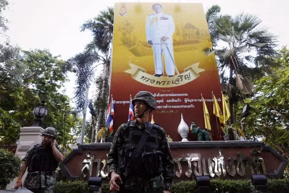 Bangkok trong ngày đầu thiết quân luật ảnh 8