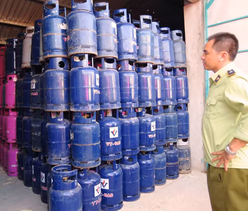 Phát hiện kho cất giấu trên 3.600 vỏ bình gas trái phép ảnh 1