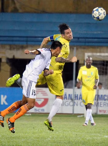 Hà Nội T&T giành ngôi đầu bảng V-League ảnh 1