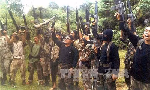 Phiến quân Philippines sát hại 7 công nhân đốn gỗ ảnh 1