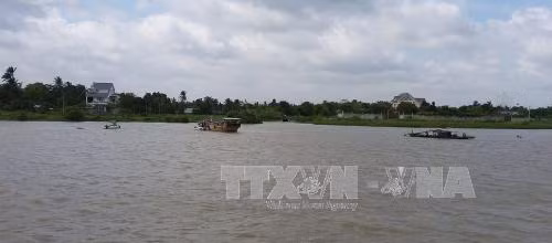 Sà lan đâm chìm tàu chở cát trên sông Sài Gòn, 2 người mất tích ảnh 1