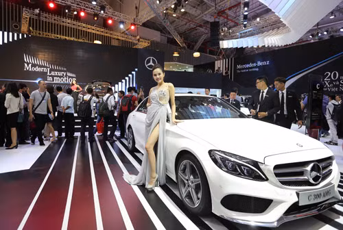 Mercedes-Benz giới thiệu C-Class mới tại Triển lãm Ô tô Việt Nam 2017 ảnh 1