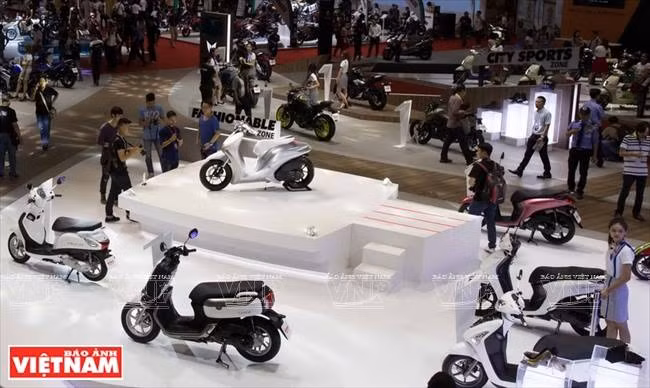 Thị trường xe máy chuyển dịch sang xe tay ga cao cấp và phân khối lớn ảnh 1