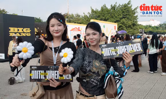 Hàng chục nghìn khán giả hội tụ concert BIGBANG, sống lại ký ức thanh xuân 