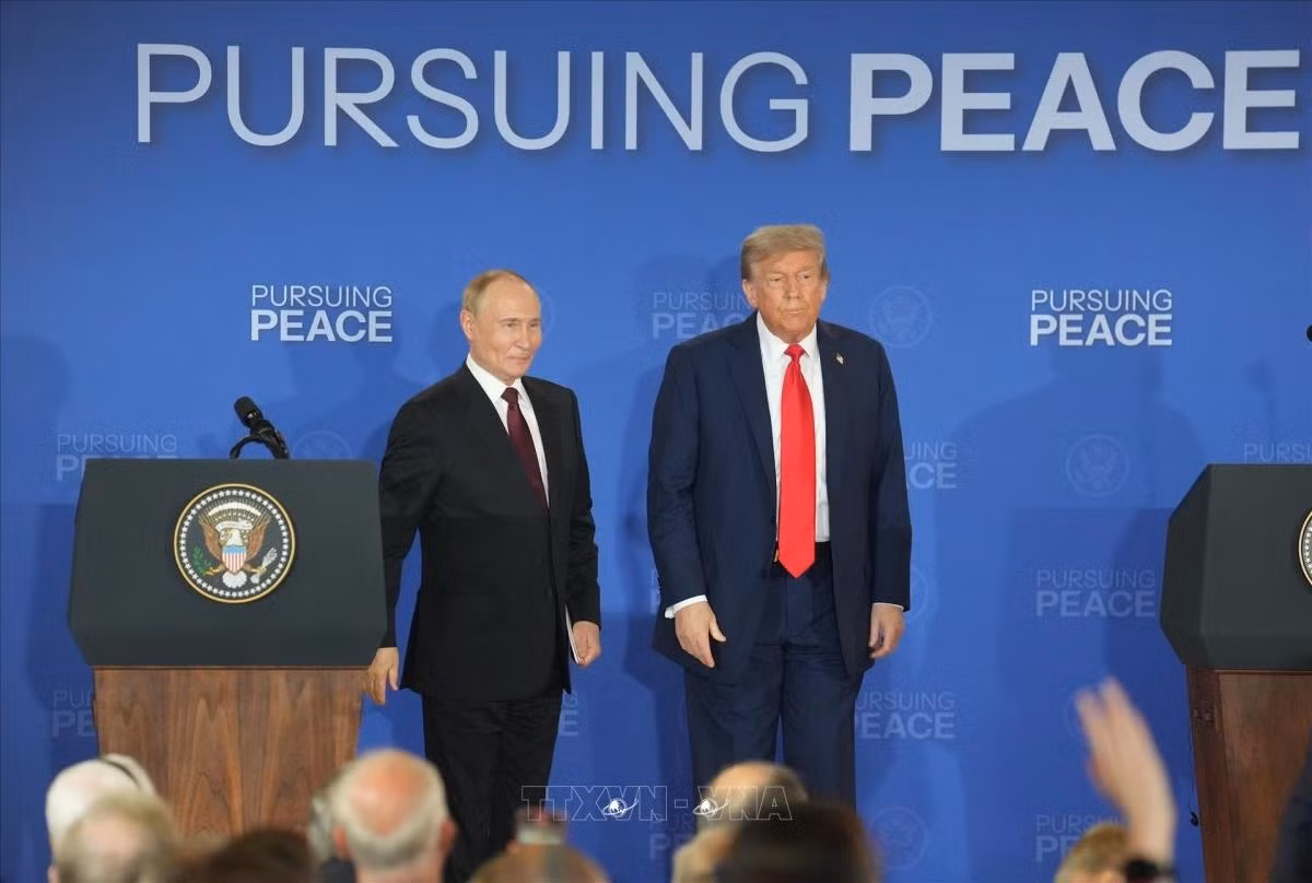 Tổng thống Nga Vladimir Putin (trái) và Tổng thống Mỹ Donald Trump tại Alaska hồi tháng 8/2025. Ảnh tư liệu: TTXVN