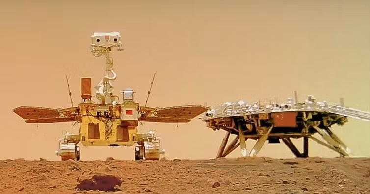 zhurong-with-lander-selfie-flat.jpg