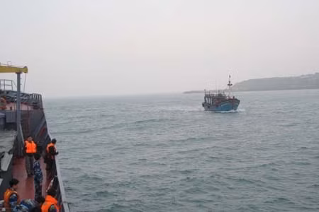 Trao quà Tết cho quân, dân đảo Cồn Cỏ ảnh 2
