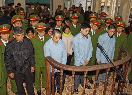 Chùm ảnh: Xét xử sơ thẩm vụ án hình sự đối với Lê Văn Luyện ảnh 4