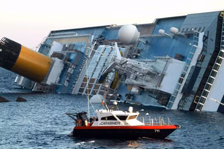 Vụ lật tàu du lịch tại Italia: Còn hơn 40 người mất tích ảnh 1