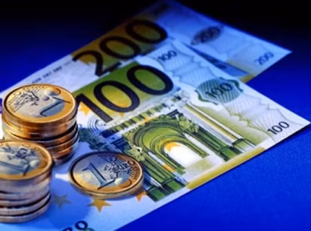 Tác động từ việc S&P bất ngờ hạ mức tín nhiệm của một loạt nước Eurozone ảnh 1
