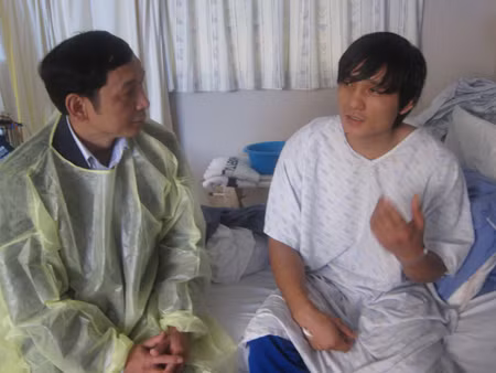 Thăm hỏi thuyền viên VN gặp nạn trên tàu cá Hàn Quốc ảnh 1