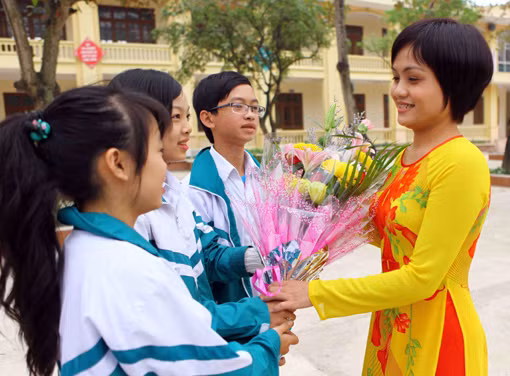 Đừng làm mất ý nghĩa của ngày Nhà giáo ảnh 1