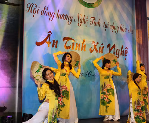 Ân tình của những người con xứ Nghệ tại Séc ảnh 2