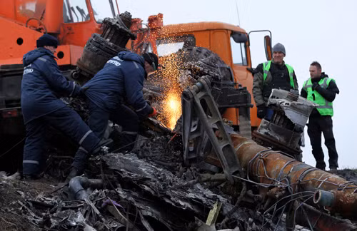 Hà Lan thu dọn mảnh vỡ vụ MH17 ảnh 1