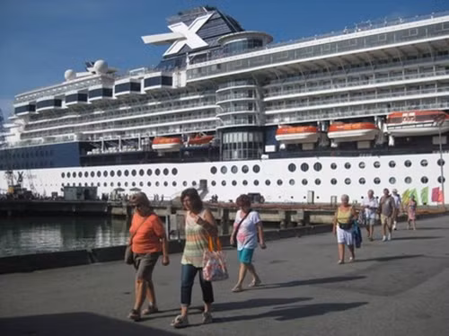 Tàu du lịch Celebrity Millennium cập cảng Chân Mây ảnh 1