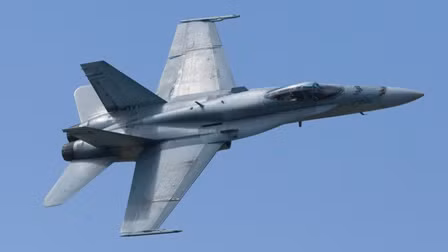 Chiến đấu cơ CF-18 Canada tấn công kho vũ khí IS ảnh 1