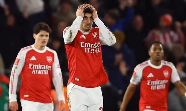 Arsenal bị đội bóng giải hạng tư loại khỏi Cúp Liên đoàn Anh