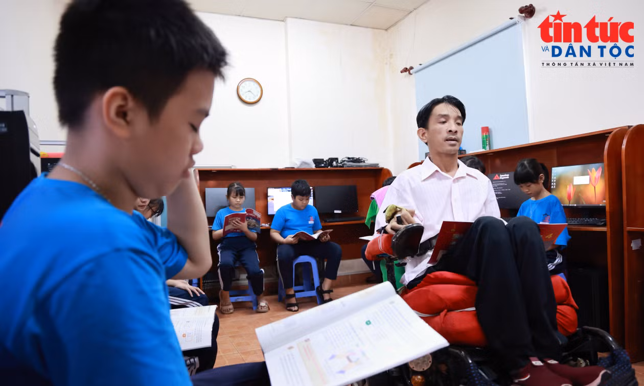 Thầy giáo Nguyễn Ngọc Lâm - Người truyền cảm hứng học tập cho trẻ em nghèo
