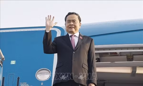 Chủ tịch Quốc hội Trần Thanh Mẫn lên đường thăm chính thức Trung Quốc