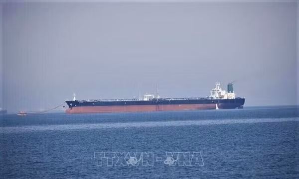 Điểm yếu của kinh tế Mỹ nhìn từ các cuộc đối đầu thuế quan và quân sự