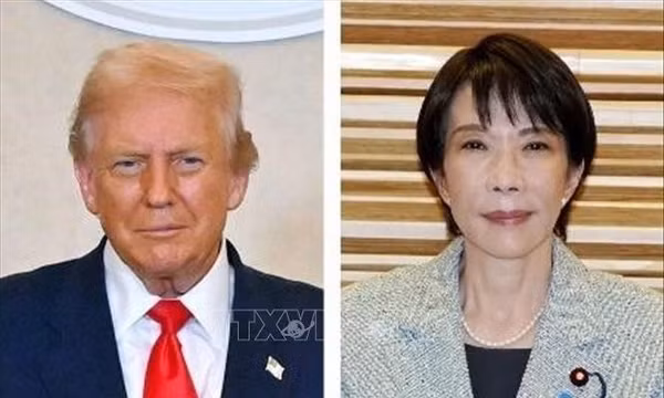 Thủ tướng Nhật Bản tặng Tổng thống Trump gậy golf của ông Abe
