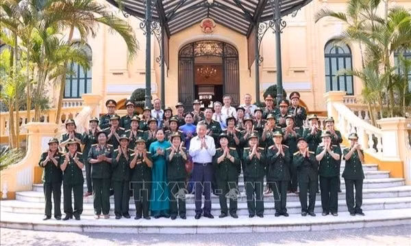 Tổng Bí thư, Chủ tịch nước Tô Lâm gặp mặt Đại đội nữ lái xe Trường Sơn